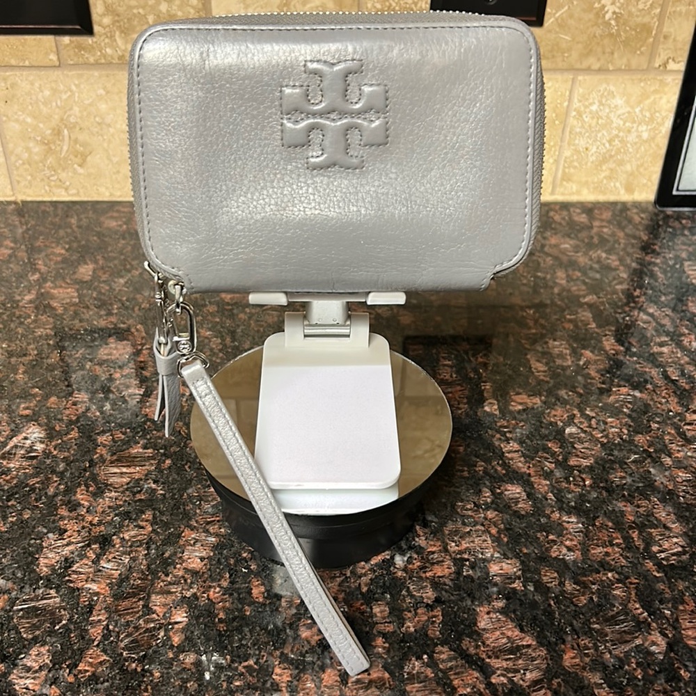 Tory Burch Grey Leather Zip Around Wallet Wristlet Silver Hardware